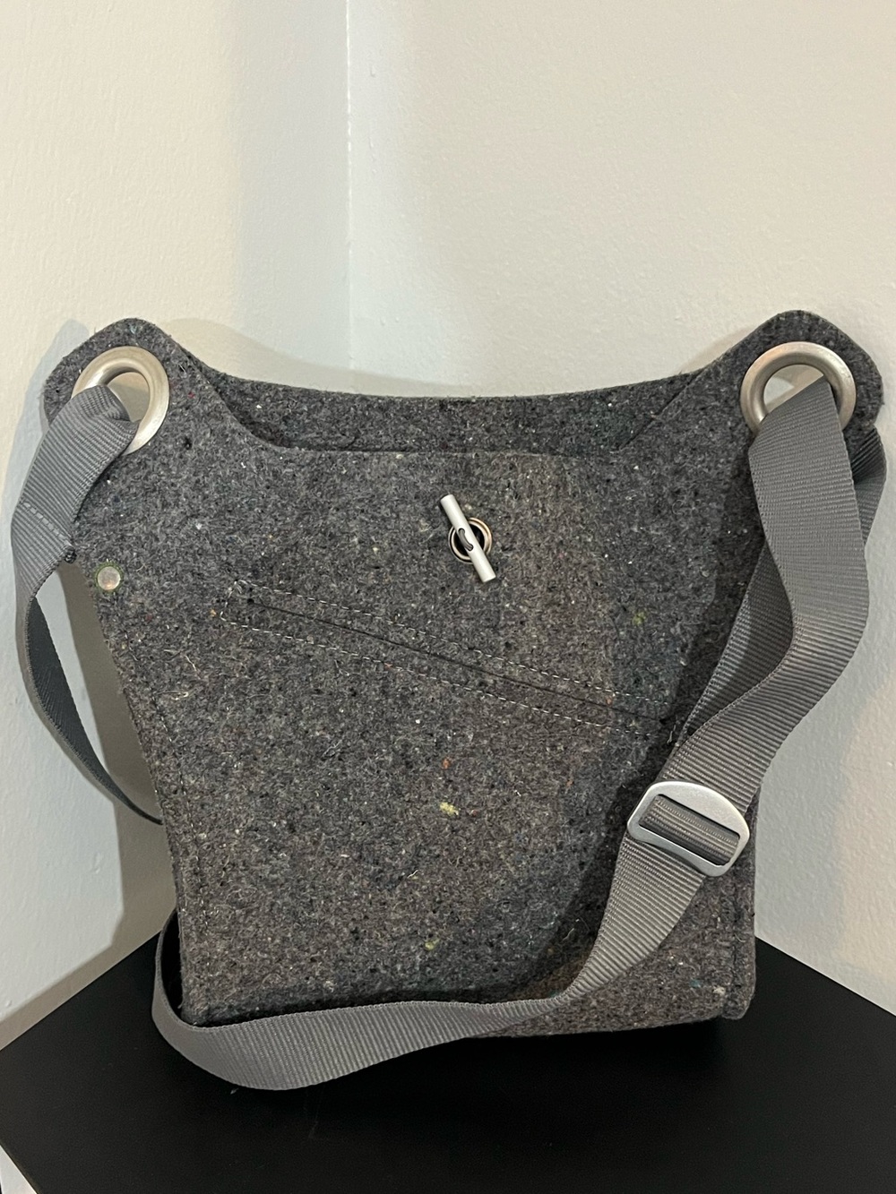 Ibex Reclaimed Wool Felt Crossbody Messenger Bag Adjustable Strap Made in USA